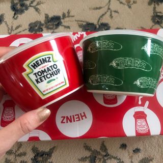 イケア(IKEA)の新品未使用　HEINZ ハインツ　タッパー　トマト柄　耐熱容器　4枚セット(容器)