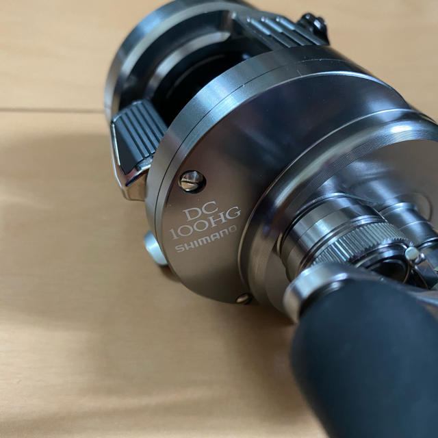 SHIMANO(シマノ)のSHIMANO カルカッタコンクエスト DC100HG スポーツ/アウトドアのフィッシング(リール)の商品写真