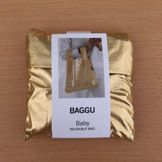 ビームス(BEAMS)の新品　BAGGU Baby メタリック  ゴールド(エコバッグ)