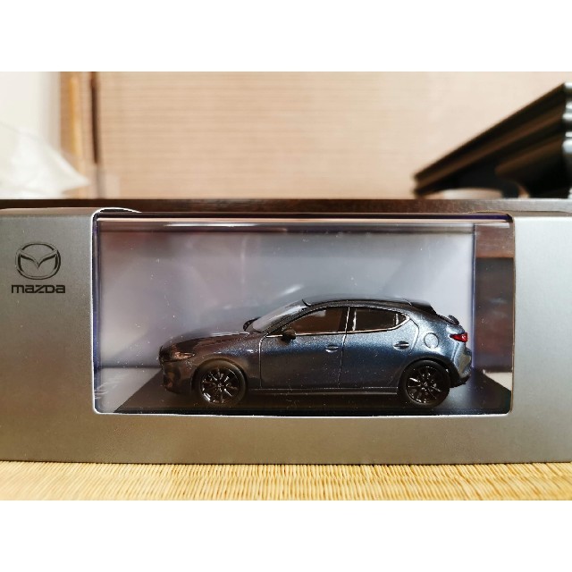 奉呈 mazda3ファストバック ポリメタルグレー ミニカー フィギュア