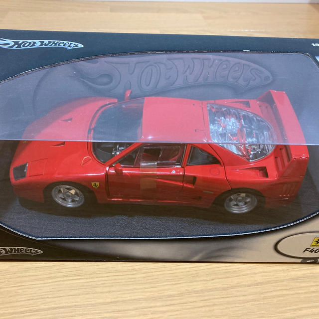 Ferrari(フェラーリ)の新品！hot wheels ferrari f40 1/18 エンタメ/ホビーのおもちゃ/ぬいぐるみ(模型/プラモデル)の商品写真