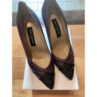Guy Laroche ギ ラロッシュ 23 エナメル パンプス