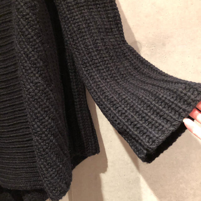 ANN DEMEULEMEESTER(アンドゥムルメステール)のカーディガン 黒
