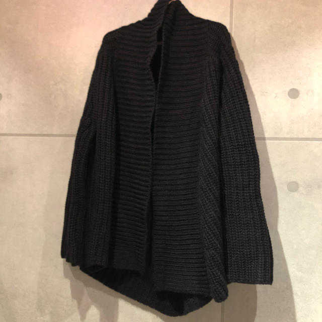 Ann Demeulemeester(アンドゥムルメステール)のANN DEMEULEMEESTER（アンドゥムルメステール）のカーディガン　黒 レディースのトップス(カーディガン)の商品写真