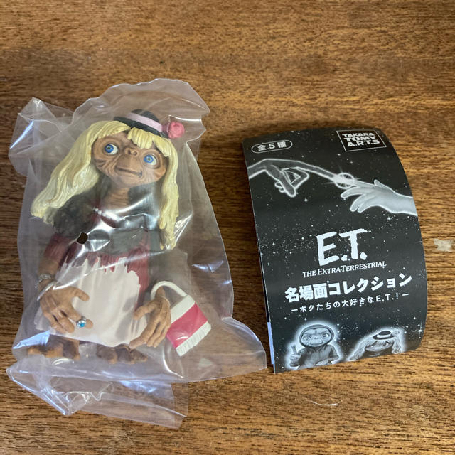 T-ARTS(タカラトミーアーツ)のＥ.Ｔ.名場面コレクションガチャ「女装するE.T.」 エンタメ/ホビーのフィギュア(SF/ファンタジー/ホラー)の商品写真