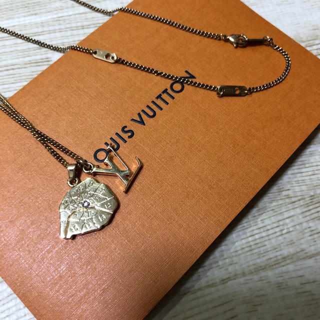 ルイヴィトン コリエマップ LVイニシャル LOUISVUITTON ネックレス