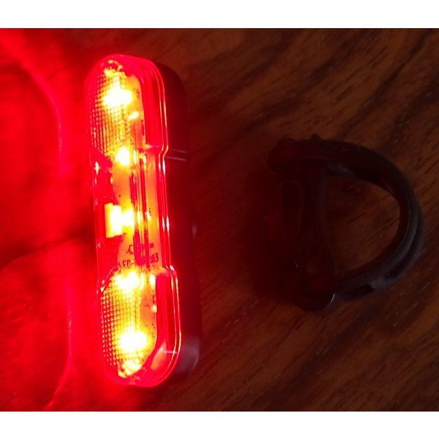 赤■新品■Newマウント着脱USB充電LEDテールライト■リアライト スポーツ/アウトドアの自転車(パーツ)の商品写真