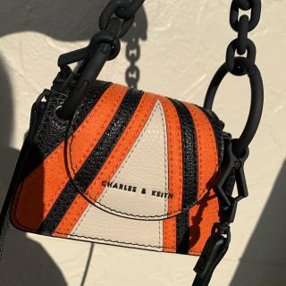 チャールズアンドキース(Charles and Keith)のCHARLES & KEITH  今月まで(ショルダーバッグ)