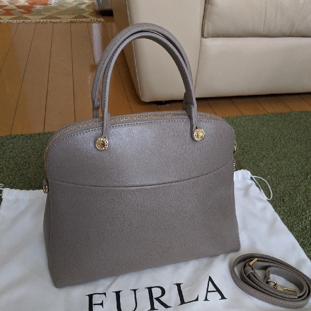 Furla(フルラ)のまゆゆ様専用　フルラ　パイパーM 　新品 レディースのバッグ(ハンドバッグ)の商品写真