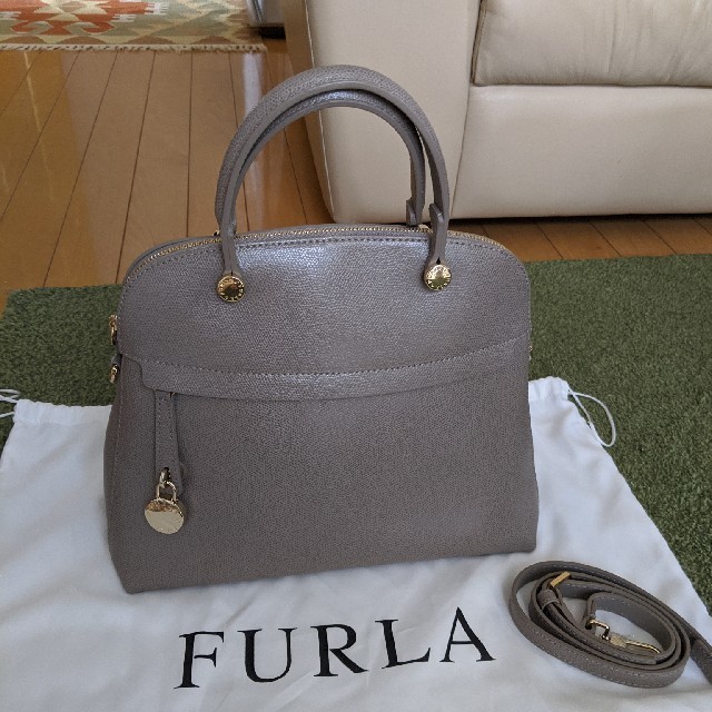 Furla(フルラ)のまゆゆ様専用　フルラ　パイパーM 　新品 レディースのバッグ(ハンドバッグ)の商品写真