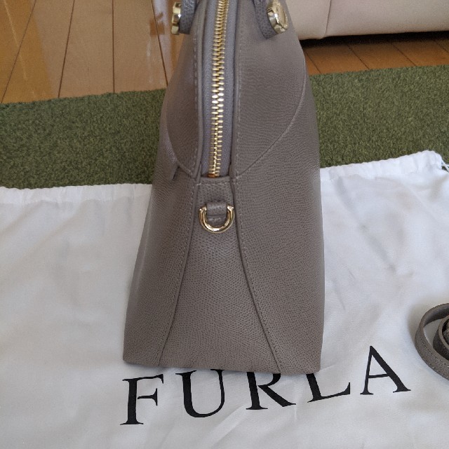 Furla(フルラ)のまゆゆ様専用　フルラ　パイパーM 　新品 レディースのバッグ(ハンドバッグ)の商品写真