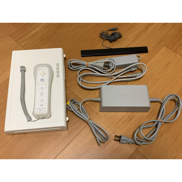 Wii U(ウィーユー)のWiiU本体 ソフト コントローラーなど エンタメ/ホビーのゲームソフト/ゲーム機本体(家庭用ゲーム機本体)の商品写真