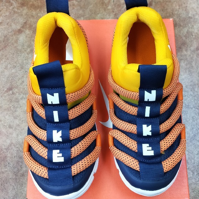 NIKE(ナイキ)の22cm　:新品ナイキノーヴィスPS キッズ/ベビー/マタニティのキッズ靴/シューズ(15cm~)(スニーカー)の商品写真