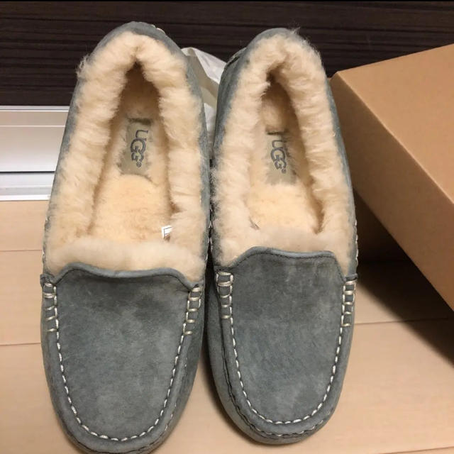 UGG(アグ)のUGG   アンスレーモカシン　ライトグレー レディースの靴/シューズ(スリッポン/モカシン)の商品写真