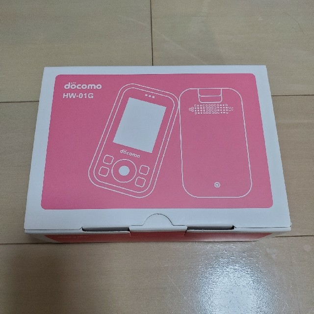 NTTdocomo(エヌティティドコモ)のDOCOMO子供携帯　HW-01G ピンク　ミニーちゃんカバー付き スマホ/家電/カメラのスマートフォン/携帯電話(携帯電話本体)の商品写真