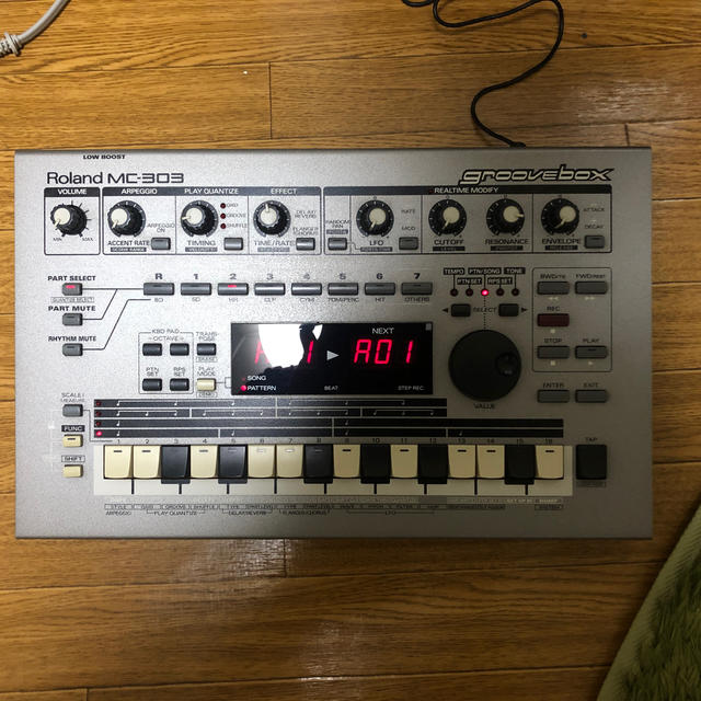 ローランド  roland groovebox mc303 mc-303