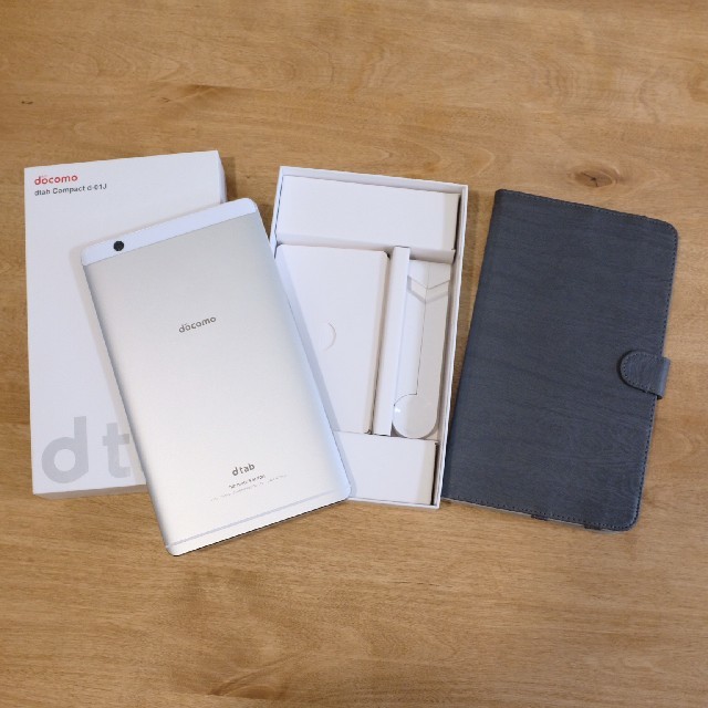 Huawei dtab Compact d-01J Silver simロック無