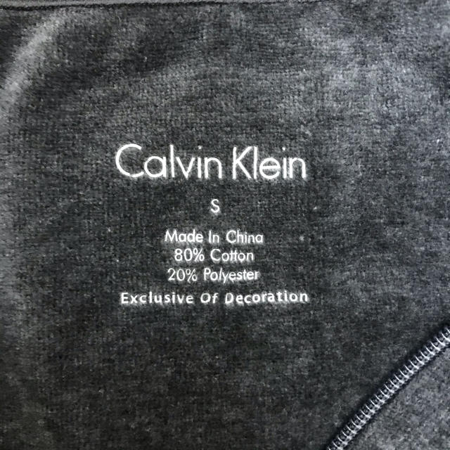 Calvin Klein(カルバンクライン)の大人気★新品同様★Calvin Klein ベロアラインストーン付パーカー レディースのトップス(パーカー)の商品写真