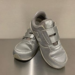 ニューバランス(New Balance)のニューバランス　シルバー(スニーカー)