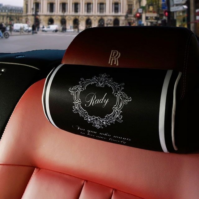 Rady(レディー)のRady カーアイテム ネッククッション 自動車/バイクの自動車(車内アクセサリ)の商品写真