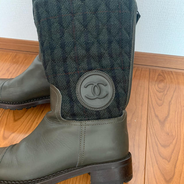 CHANEL(シャネル)のねね様専用　CHANEL グリーンチェック　ブーツ　37 レディースの靴/シューズ(ブーツ)の商品写真