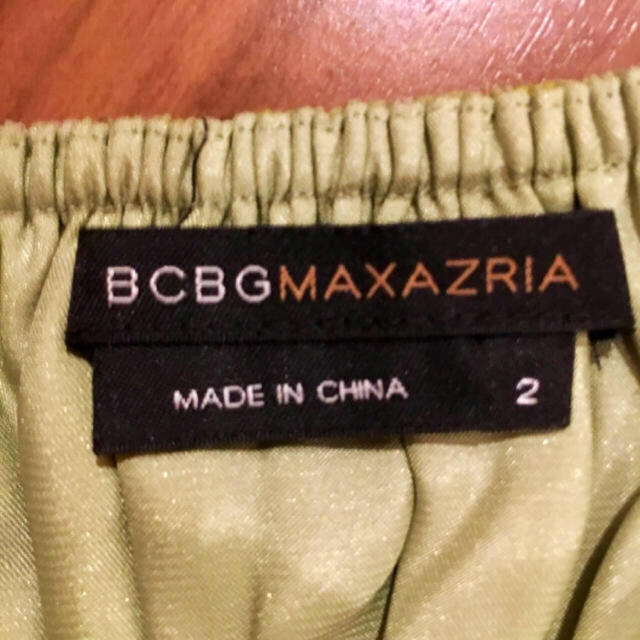 BCBGMAXAZRIA(ビーシービージーマックスアズリア)の【未使用】BCBG ワンピース ２ うぐいす色 レディースのワンピース(ひざ丈ワンピース)の商品写真