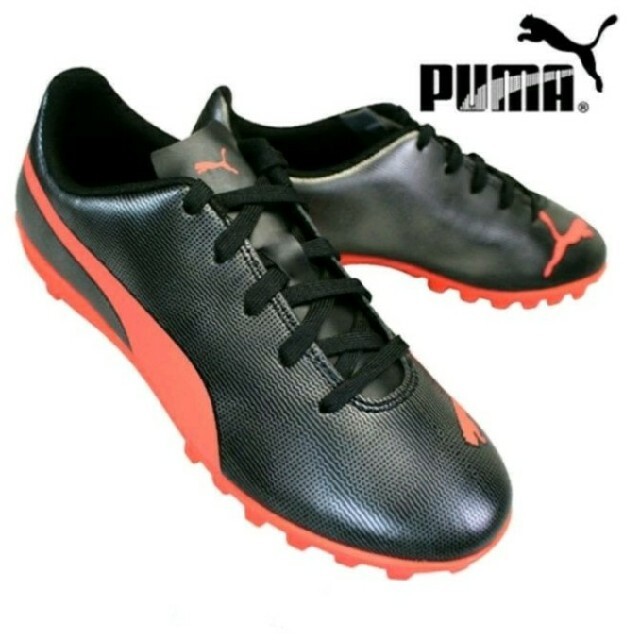 PUMA(プーマ)の新品 送料込み PUMA プーマ サッカー トレーニングシューズ 18センチ キッズ/ベビー/マタニティのキッズ靴/シューズ(15cm~)(スニーカー)の商品写真