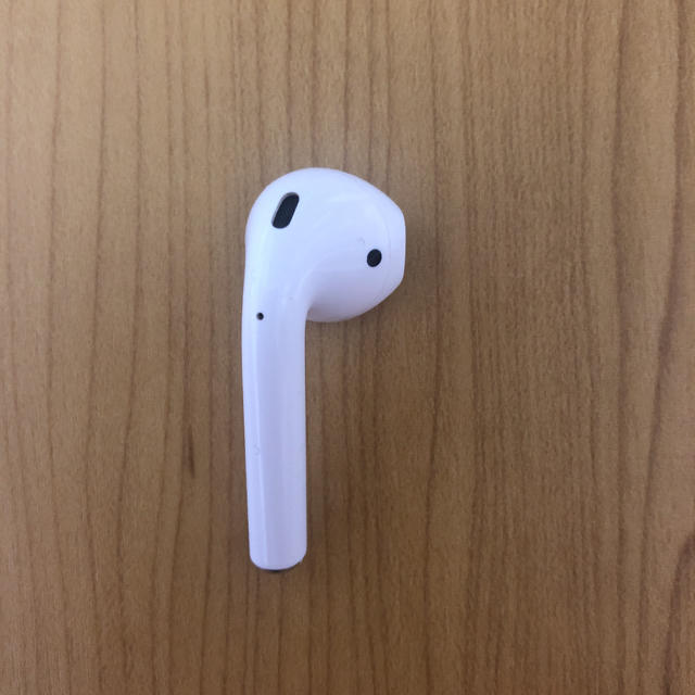 Apple(アップル)のair pods  右耳 スマホ/家電/カメラのオーディオ機器(ヘッドフォン/イヤフォン)の商品写真