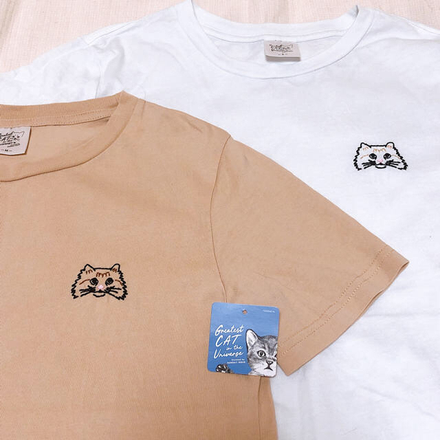 GU(ジーユー)のGU Catissue コラボTシャツ ベージュのみ レディースのトップス(Tシャツ(半袖/袖なし))の商品写真