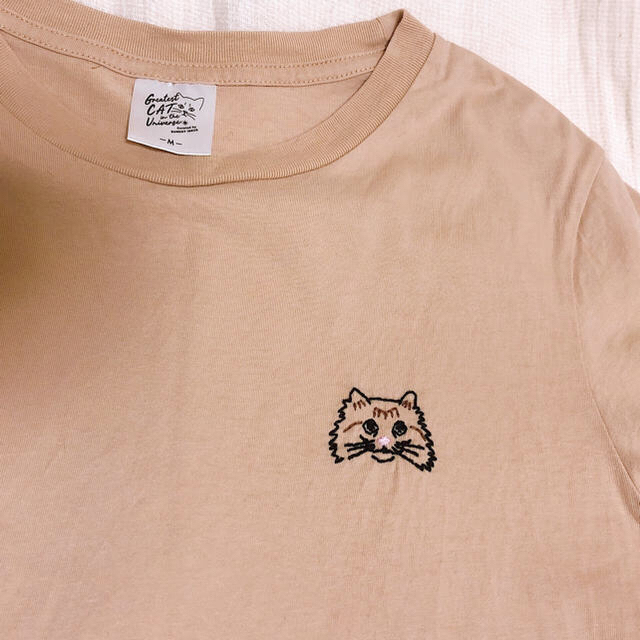 GU(ジーユー)のGU Catissue コラボTシャツ ベージュのみ レディースのトップス(Tシャツ(半袖/袖なし))の商品写真