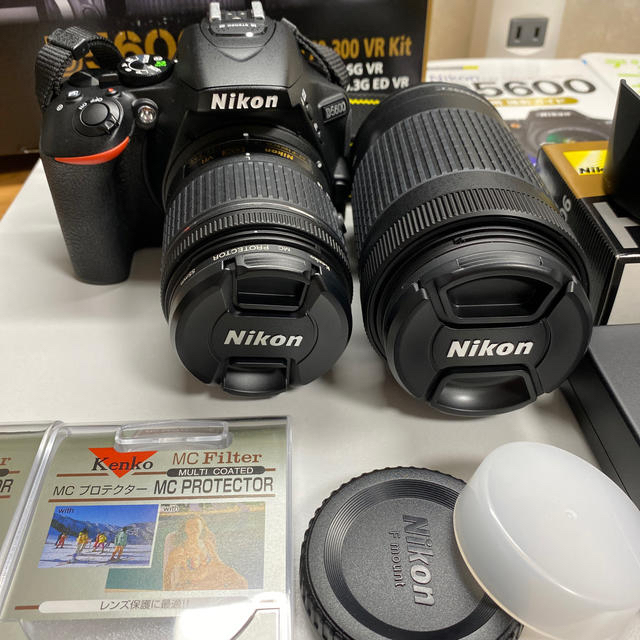 Nikon D5600 18-55VR+70-300VR KITデジタル一眼