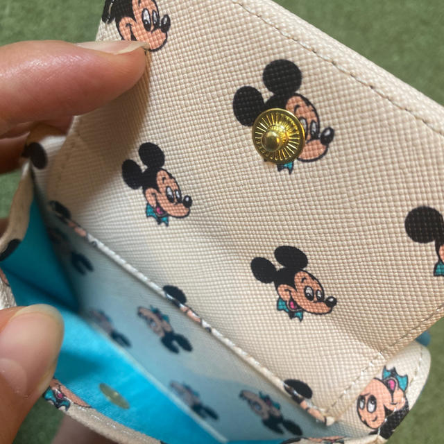 Disney(ディズニー)のDisney ミッキー三つ折りミニ財布 レディースのファッション小物(財布)の商品写真