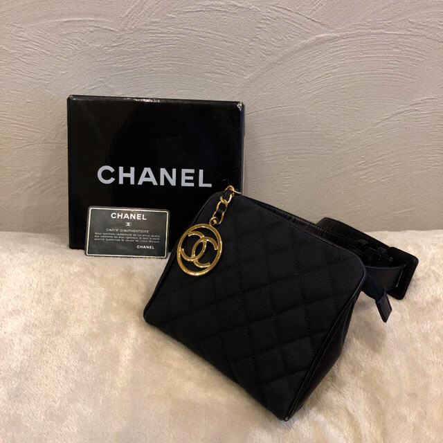 CHANEL(シャネル)の【美品】ヴィンテージシャネル ウエストポーチ ゴールド金具 レディースのバッグ(ボディバッグ/ウエストポーチ)の商品写真