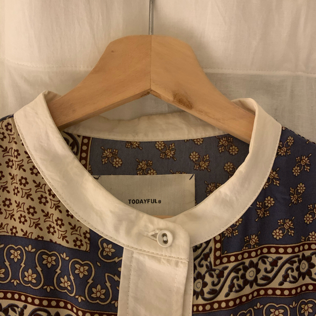 TODAYFUL(トゥデイフル)のTODAYFUL-Standcollar Paisley Shirts レディースのトップス(シャツ/ブラウス(長袖/七分))の商品写真