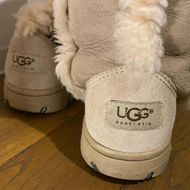 UGG(アグ)のベージュ　UGGブーツ　25cm レディースの靴/シューズ(ブーツ)の商品写真