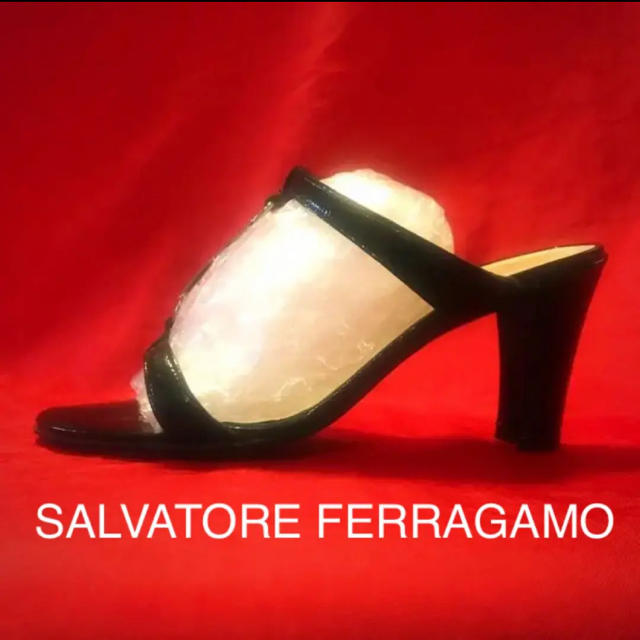 SALVATORE FERRAGAMO パンプス