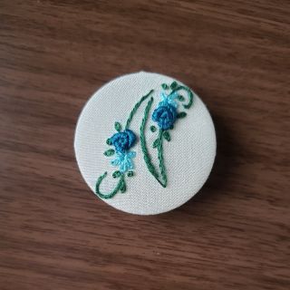 イニシャル刺繍ブローチ【N】(コサージュ/ブローチ)