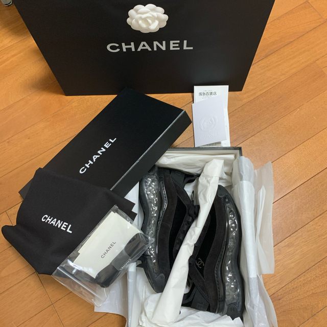 CHANEL(シャネル)のCHANEL スニーカー　2020aw  最新作　36サイズ　レア　即完売 レディースの靴/シューズ(スニーカー)の商品写真