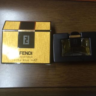 フェンディ(FENDI)のFENDI ミニ香水 新品未使用(香水(女性用))