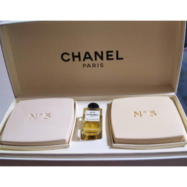 CHANEL(シャネル)のCHANEL No5 石けん・ミニ香水セット コスメ/美容のキット/セット(その他)の商品写真