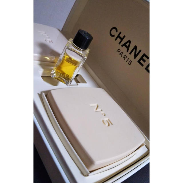 CHANEL(シャネル)のCHANEL No5 石けん・ミニ香水セット コスメ/美容のキット/セット(その他)の商品写真