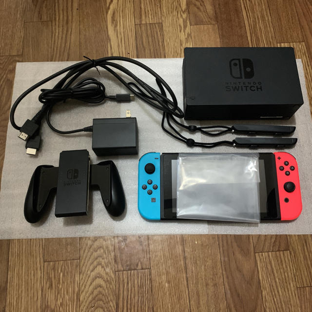 Nintendo Switch(ニンテンドースイッチ)の中古品　Nintendo Switch  エンタメ/ホビーのゲームソフト/ゲーム機本体(家庭用ゲーム機本体)の商品写真