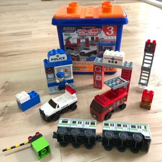 バンダイ(BANDAI)のパトカーと消防車　ブロックバケツ　電車もセット！　ブロックラボ　ブロック(積み木/ブロック)