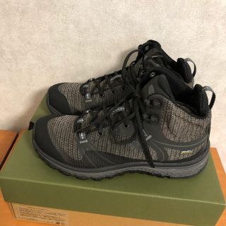 キーン(KEEN)の【keen】新品 防水ハイキングシューズ　23.0(登山用品)