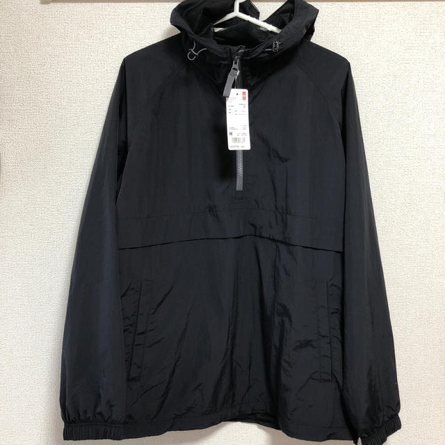 UNIQLO(ユニクロ)の新品、未使用　ユニクロ　オーバーサイズ　アノラックパーカ　Mサイズ　BLACK メンズのジャケット/アウター(ナイロンジャケット)の商品写真