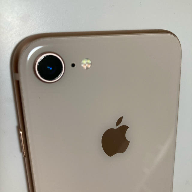 iPhone 8 Gold 64 GB SIMロック解除済 初期化済