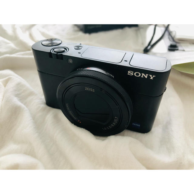 SONY(ソニー)のsony RX100v サイバーショット　5年保証付　色加工等無し スマホ/家電/カメラのカメラ(コンパクトデジタルカメラ)の商品写真