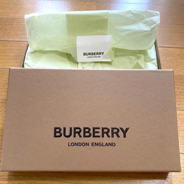 BURBERRY(バーバリー)の[雑貨]な様　BURBERRY 空箱 包装紙入り インテリア/住まい/日用品のオフィス用品(ラッピング/包装)の商品写真