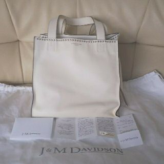 ジェイアンドエムデヴィッドソン(J&M DAVIDSON)のJ&M DAVIDSON  ベル  ウイズスタッズ(ハンドバッグ)