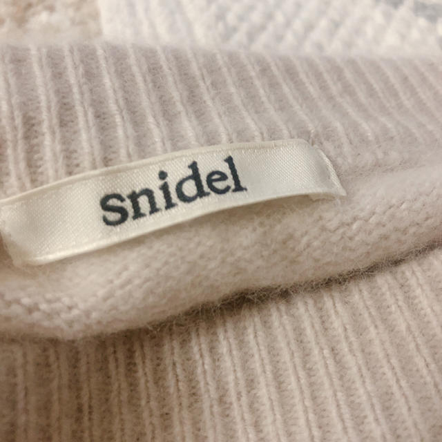 SNIDEL(スナイデル)のスナイデル　ハーフスリーブファーライクニットプルオーバー　ニット　パフスリーブ レディースのトップス(ニット/セーター)の商品写真